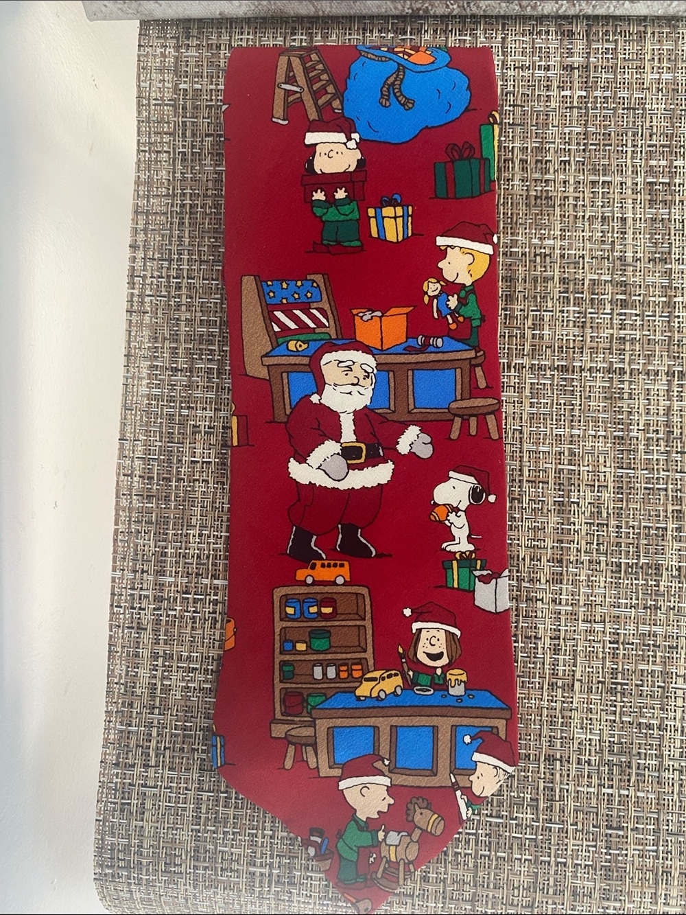 Snoopy Peanuts Santa’s Workshop Silk Men’s Christmas Necktie Red Holiday Dad